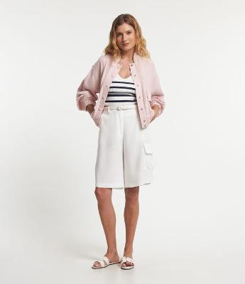 Bermuda Alongada em Viscolinho com Bolso Lateral