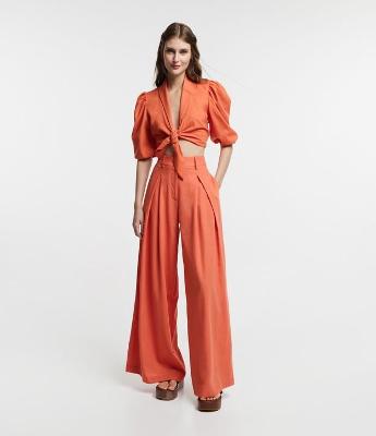 Blusa Cropped em Linho com Manga Bufante e Laço no Busto