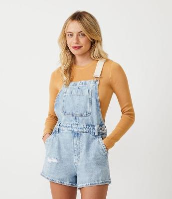 Macaquinho de Alça em Jeans com Bolsos e Barra Dobrada