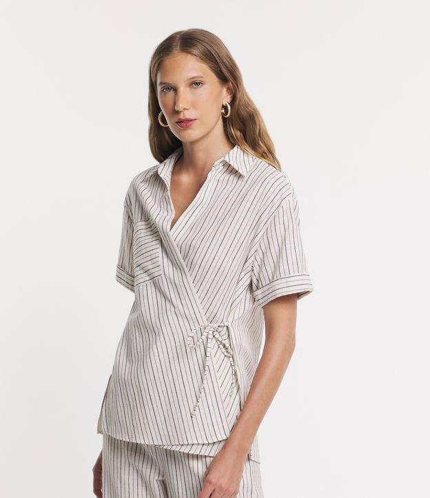 Camisa Manga Curta em Sarja Listrada com Transpasse - 1