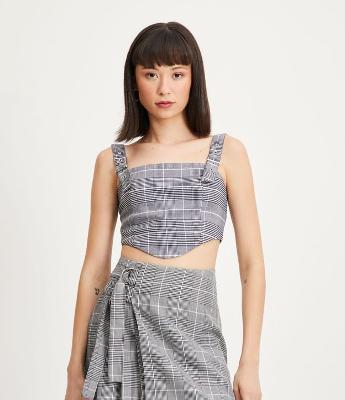 Blusa Cropped em Jacquard Xadrez com Fivelas nas Alças