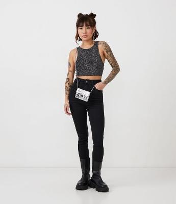 Calça Skinny Jeans com Cintura Alta e Bolsos