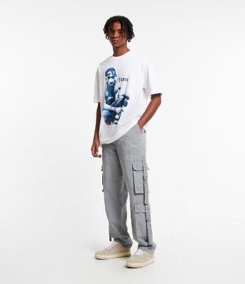 Calça Baggy em Sarja com Fivelas e Bolsos Cargo