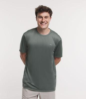 Camiseta Esportiva em Tecnologia Dry com Recortes e Detalhes Refletivos