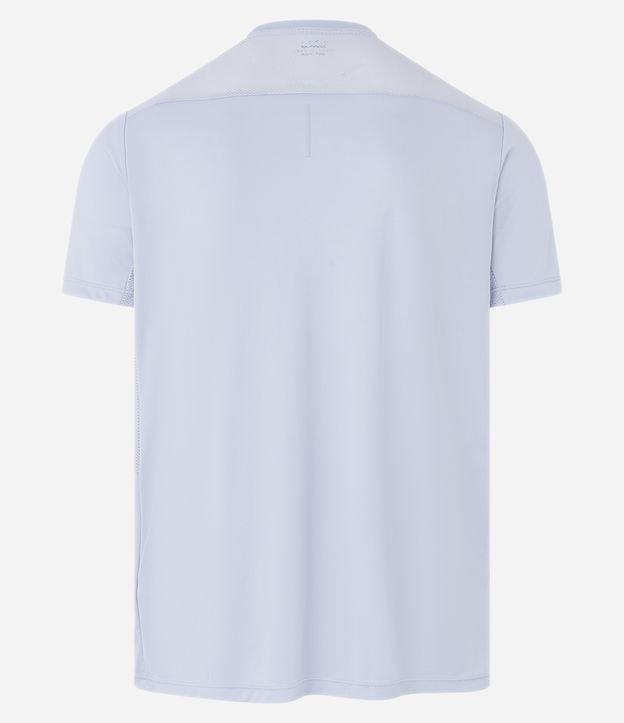 Camiseta Esportiva em Tecnologia Dry com Recortes e Detalhes Refletivos - 1