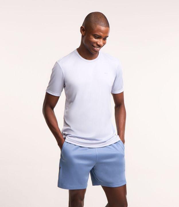 Camiseta Esportiva em Tecnologia Dry com Recortes e Detalhes Refletivos - 3
