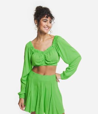 Blusa Cropped em Viscose com Elástico no Decote e Franzido no Busto