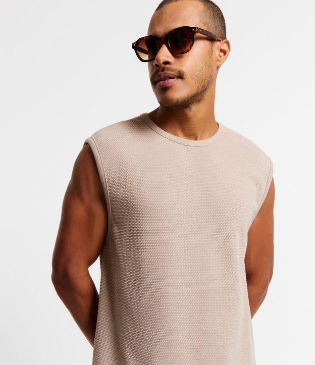 Regata Regular em Meia Malha com Textura de Furinhos - 1