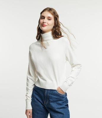 Blusa em Tricô com Gola Alta e Manga Longa