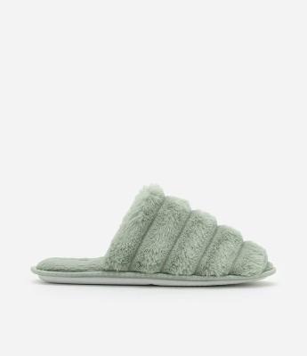 Pantufa Fechada com Gomos e Textura Peluciada
