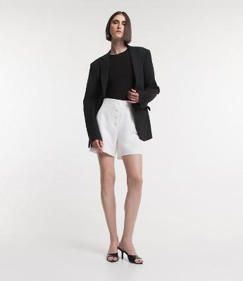 Short Alfaiatado Cintura Alta com Pences e Bolsos