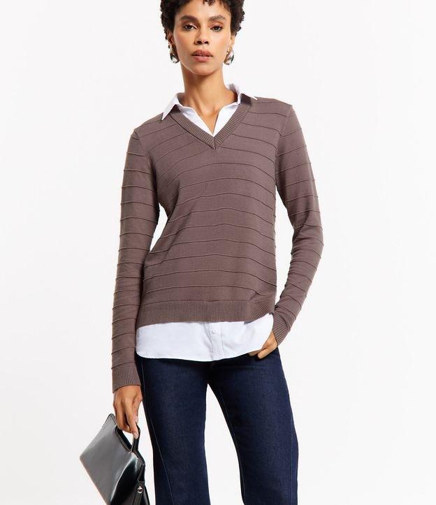 Blusa Texturizada em Tricô Leve com Barra e Gola de Camisa - 1