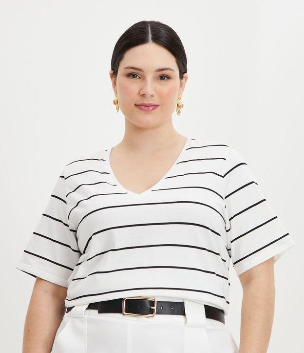 Blusa com Gola V e Estampa Listrada Curve & Plus Size - 1