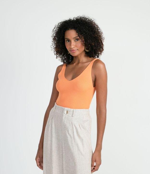Blusa Regata Canelada em Tricô Leve com Decote V - 1