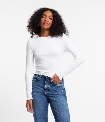 Blusa Manga Longa em Viscose com Frufru nos Punhos e Barra