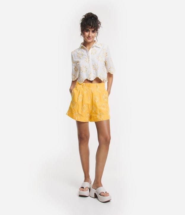 Short Curto em Laise com Bordado de Solzinho - 1