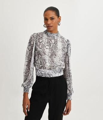Blusa Curta em Chiffon com Estampa Animal Print Cobra