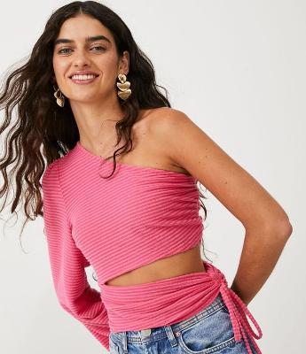 Blusa com Decote Ombro Só e Manga Longa Bufante