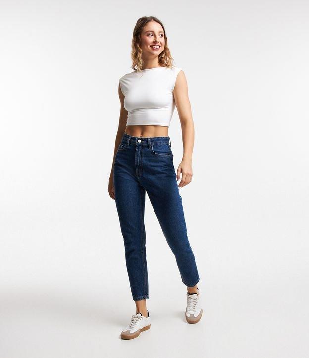 Calça Mom em Jeans com Cintura Alta e Costura Aparente - 3