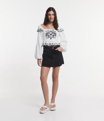Saia Curta Jeans com Cintura Alta e Barra a Fio