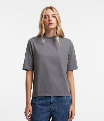 Camiseta em Algodão com Golinha Alta e Manga Curta