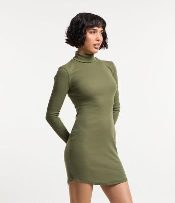 Vestido Reto em Ribana com Barra Arredondada e Golinha Alta