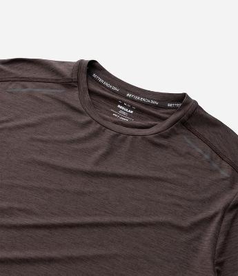 Camiseta Esportiva com Tecnologia Dry e Detalhes Refletivos