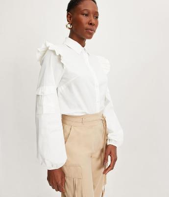 Camisa em Tricoline com Bolso Cargo e Babado