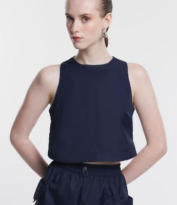 Blusa Alfaiatada sem Manga em Poliamida com Abotoamento