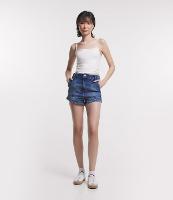 Short Hot Pants em Jeans com Recortes - 1