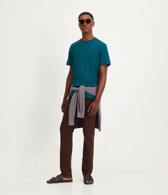 Calça Comfort em Sarja com Cordão e Bolsos