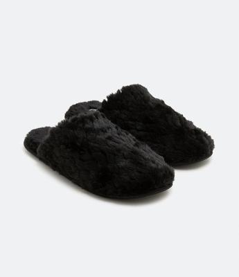 Pantufa Fechada com Pelinhos em Escamas