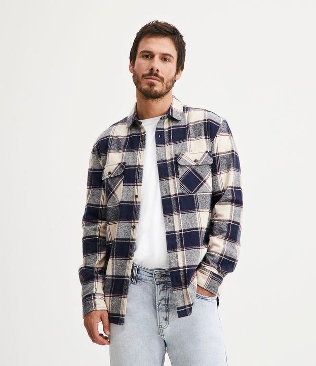Camisa Comfort em Flanela com Estampa Xadrez e Bolsos Frontais - 1
