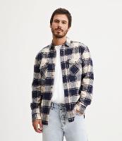 Camisa Comfort em Flanela com Estampa Xadrez e Bolsos Frontais - 1