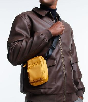 Bolsa Mini Bag com Bolso Frontal e Alça por Engate