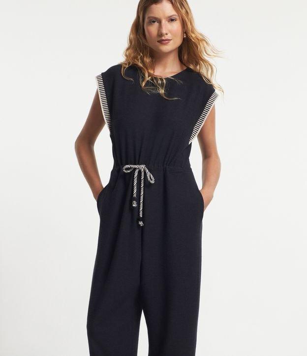 Macacão em Viscose com Cava em Retilínea e Amarração na Cintura - 1