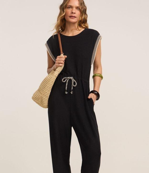 Macacão em Viscose com Cava em Retilínea e Amarração na Cintura - 5