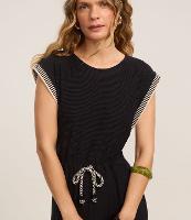 Macacão em Viscose com Cava em Retilínea e Amarração na Cintura