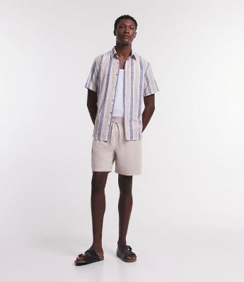 Bermuda Reta em Linho com Bolso Cargo Lateral