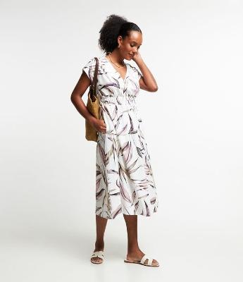 Vestido Midi em Tricoline com Cintura Marcada e Estampa Folhagem