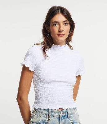 Blusa Texturizada com Gola Alta com Frufru