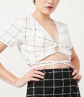 Blusa Cropped em Viscose Xadrez Grid com Manga Curta - 1