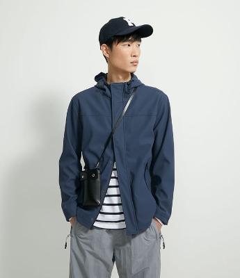 Jaqueta Impermeável com Capuz e Bolsos com Zíper