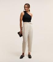 Calça Cenoura Texturizada com Cinto e Cós Elástico - 3