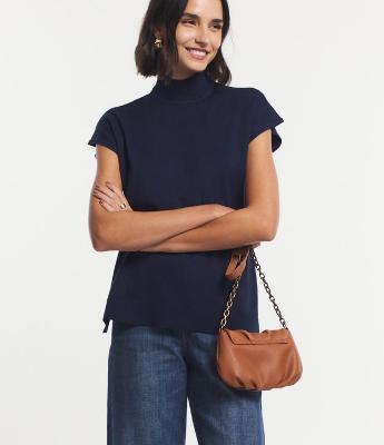 Blusa em Tricô com Gola Alta e Manga Curta Sem Cava