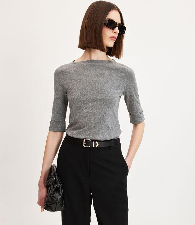 Blusa Alongada com Gola Canoa e Manga 3/4 com Dobra na Barra - 1