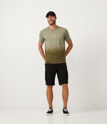 Bermuda Reta em Sarja com Bolsos Cargo