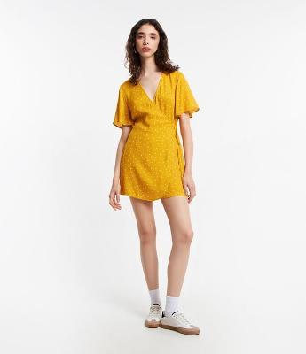 Macaquinho em Viscose com Transpasse e Poás Estampados