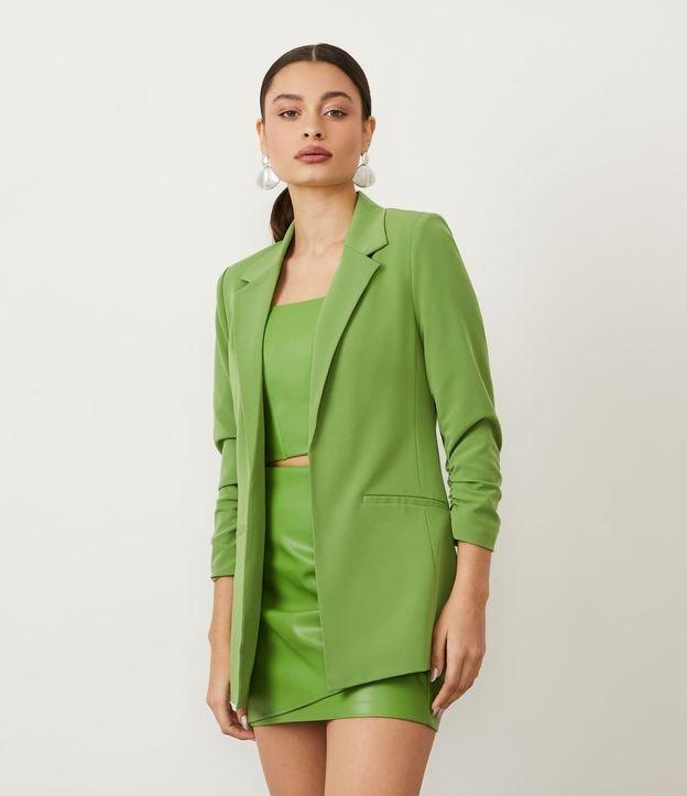 Blazer Alfaiataria Alongado em Crepe com Franzidos nos Punhos - 1