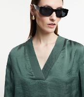 Blusa Acetinada com Decote V e Mangas Bufantes - 2